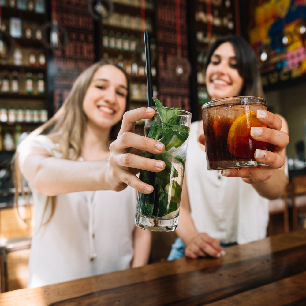 El happy hour sabe a cóctel